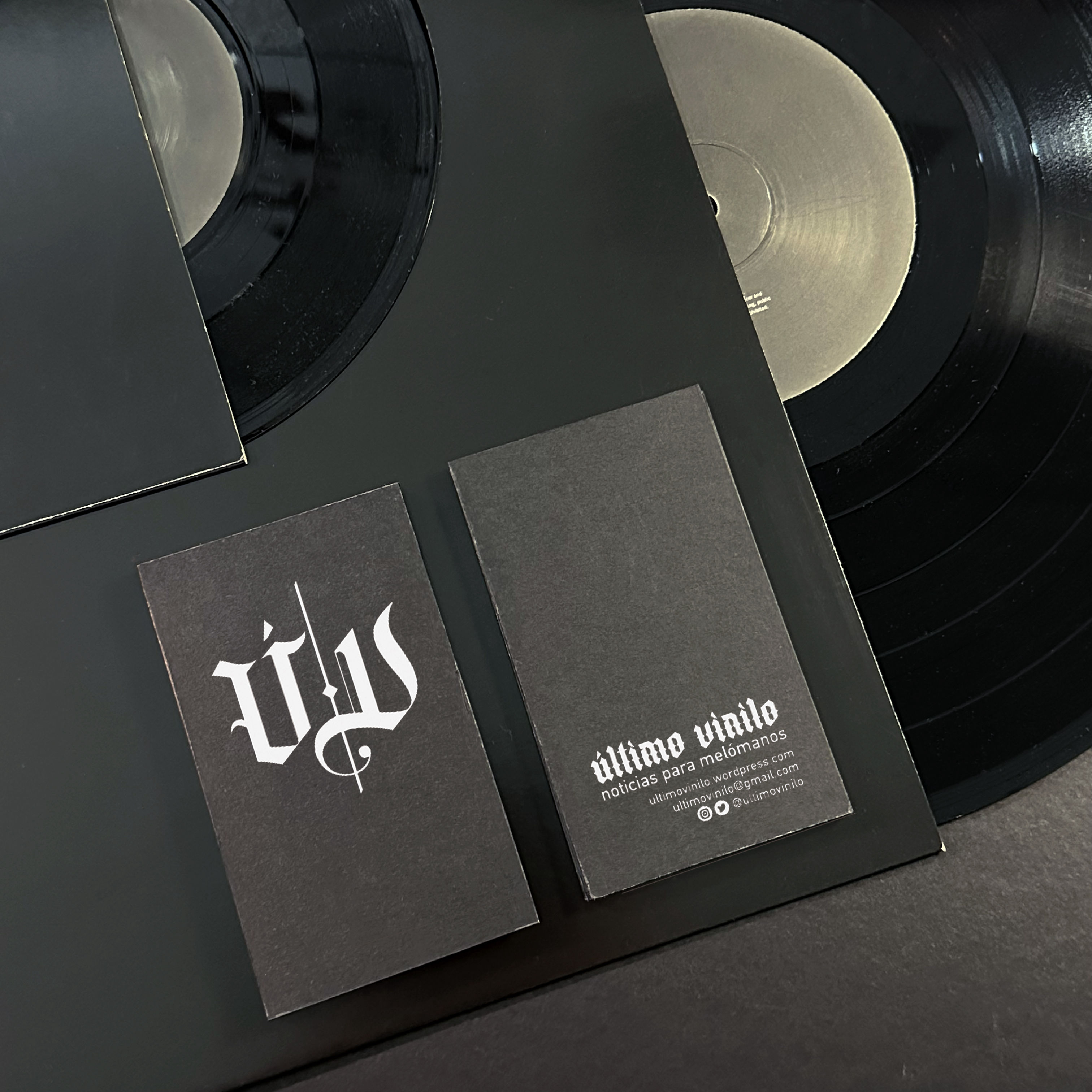último vinilo revista por Manuel De La Fuente / manuelsart.com