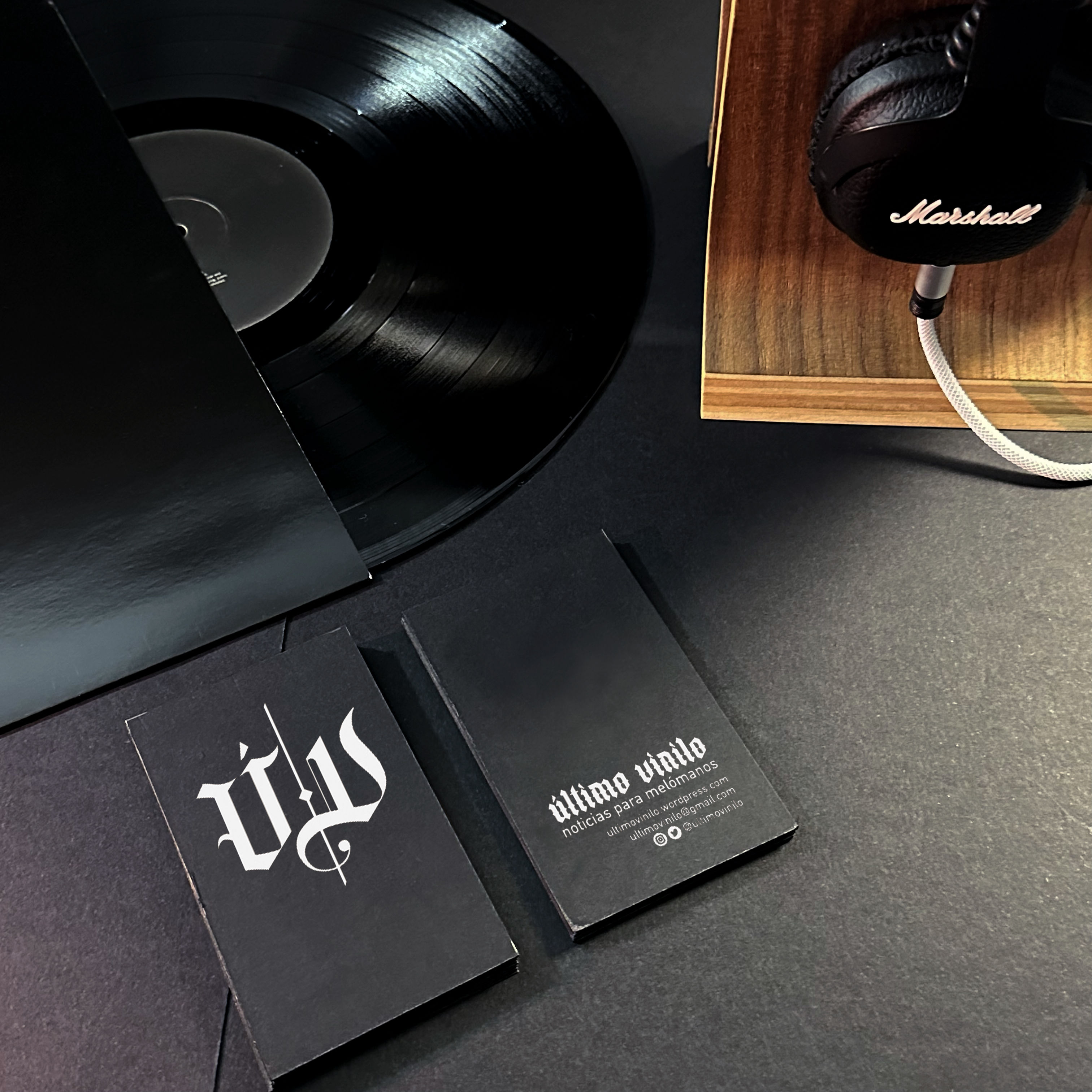 último vinilo revista por Manuel De La Fuente / manuelsart.com